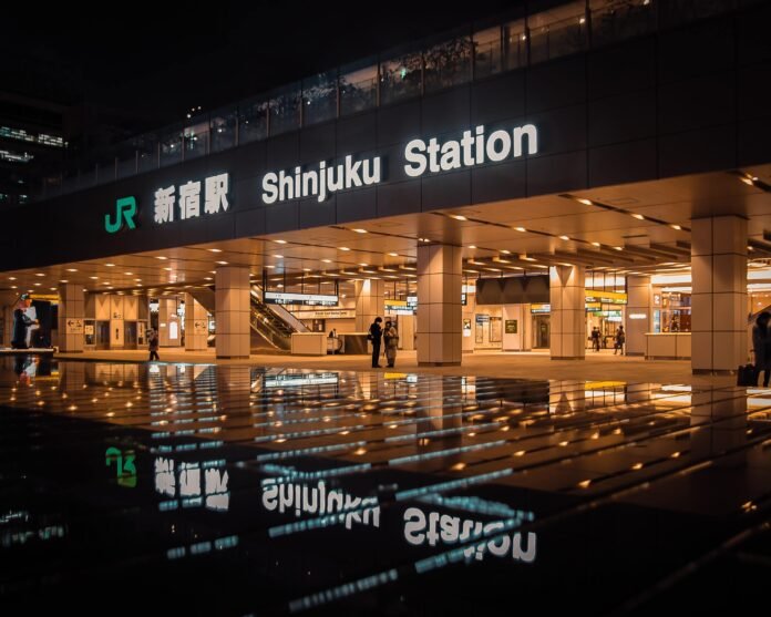 stastion-shinjuku-tokyo-japan-featured-visit-shinjuku-com